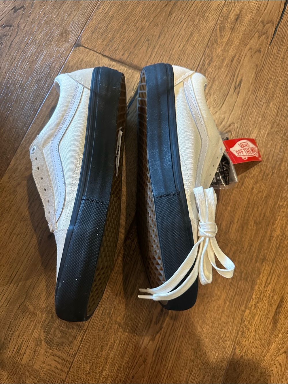 Vans - Picture 2 of 10